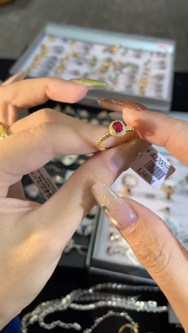 18K金镶嵌戒指红宝石    XFY