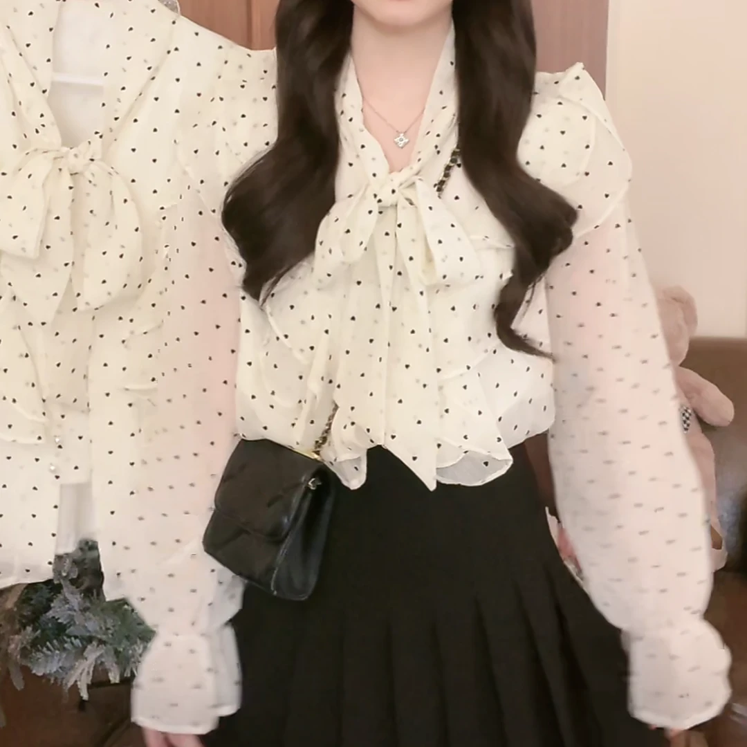 波点上衣2025新款春季法式甜美蝴蝶结减龄荷叶边植绒爱心V领