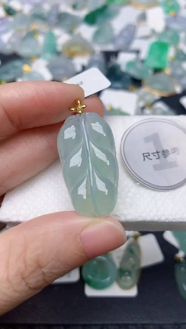 颈饰18K金镶嵌翡翠天然缅甸A货翡翠