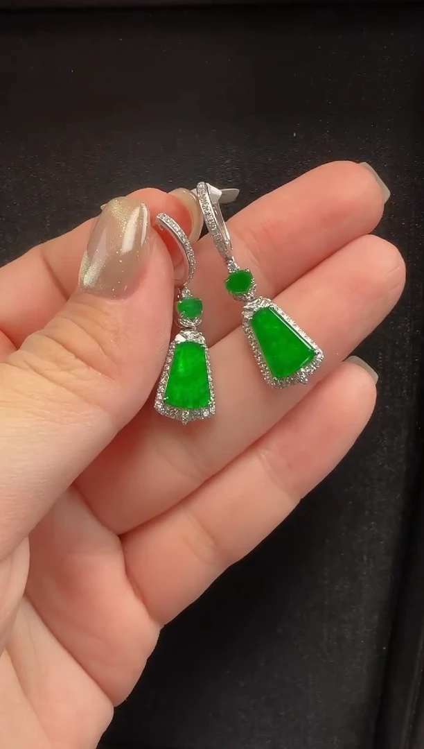 18K金镶嵌翡翠耳饰220无事牌一对