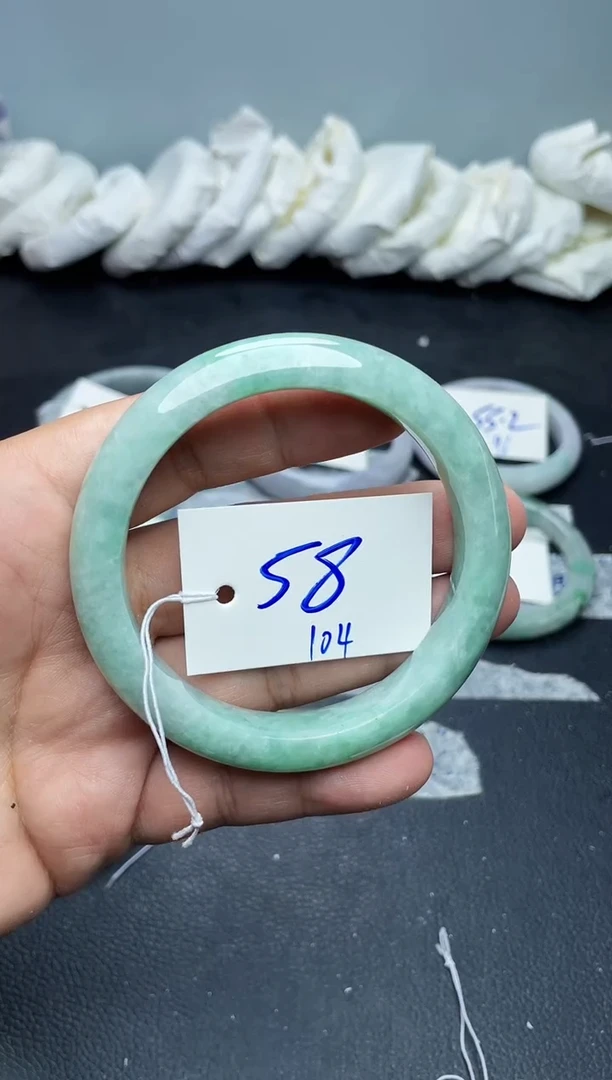 未镶嵌手镯翡翠104