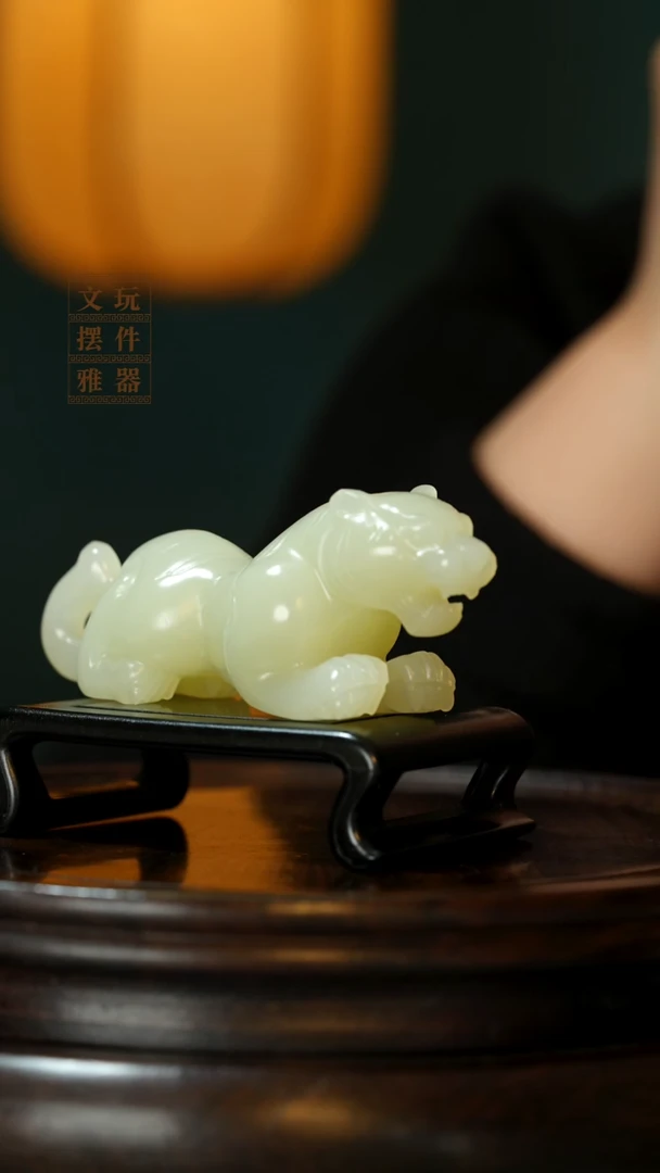 玉《如虎添翼》手把件摆件