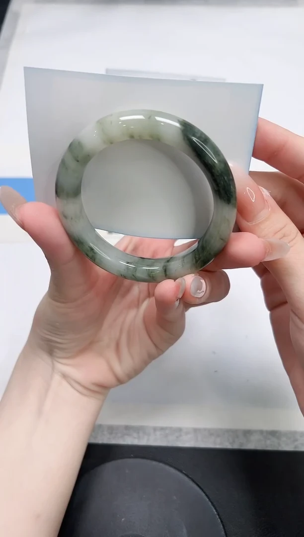 【闪购商品】石英质玉手镯未镶嵌71/飘花54