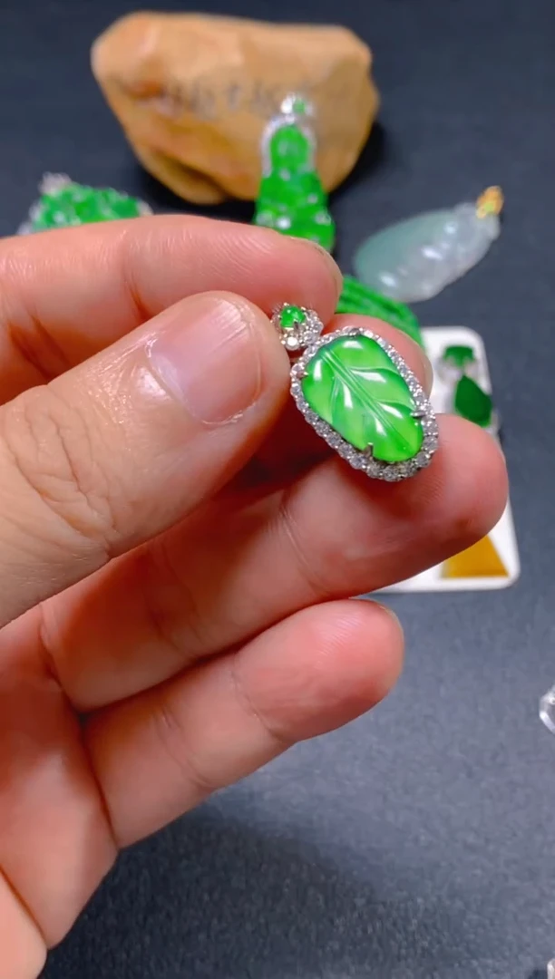 颈饰银S925镶嵌翡翠