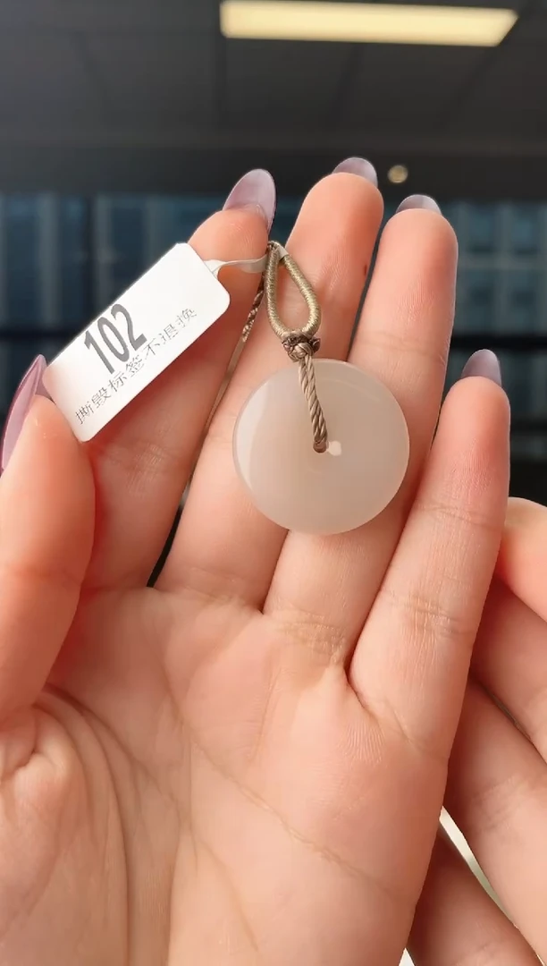 颈饰未镶嵌和田玉扣 102