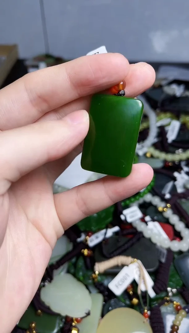 颈饰未镶嵌和田玉1
