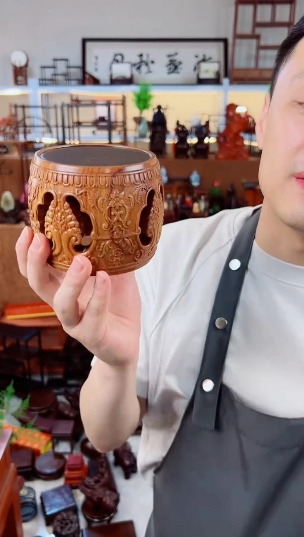 木红贵宝镂空鼓形笔筒 面上10*高9.7