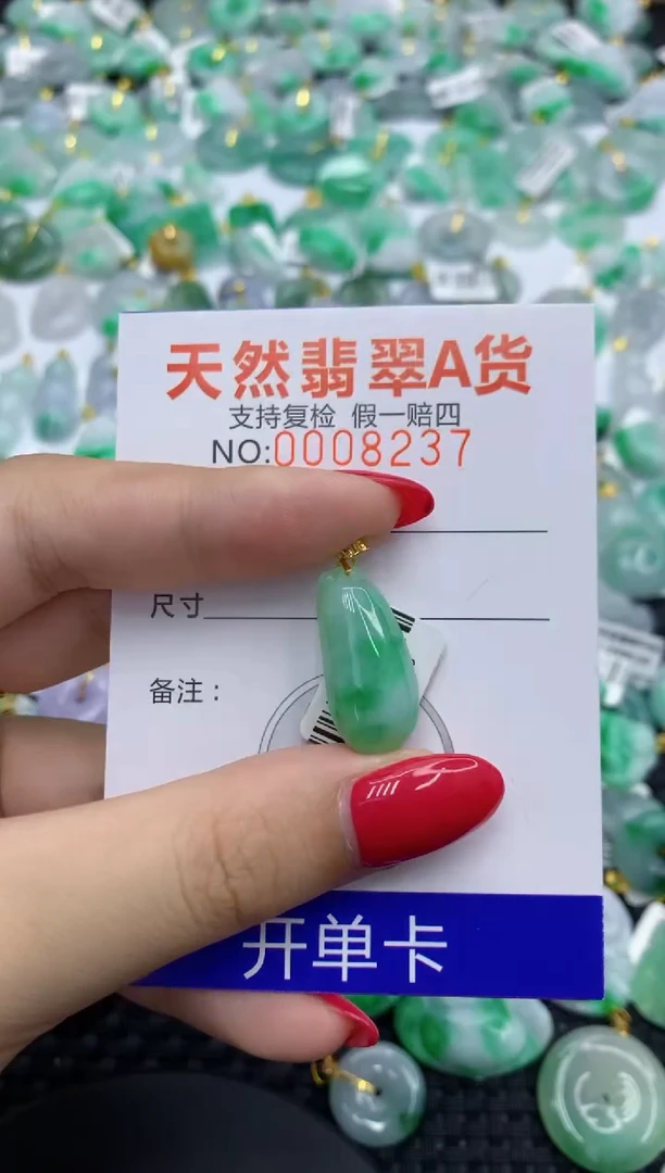 翡翠18K金镶嵌颈饰11111111111