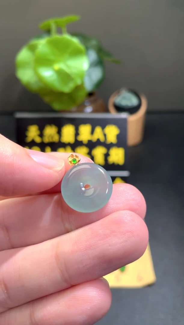 颈饰18K金镶嵌翡翠翡翠A货
