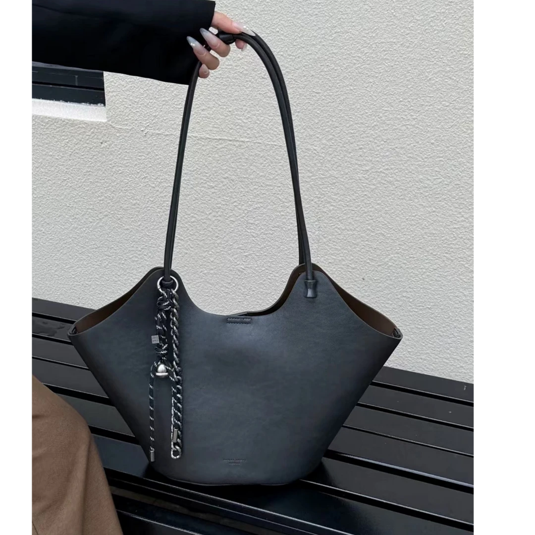 【南沙瑞熙】SKL-5288-黑色RAIN.CUN轻奢小众时尚女士包42*15*23