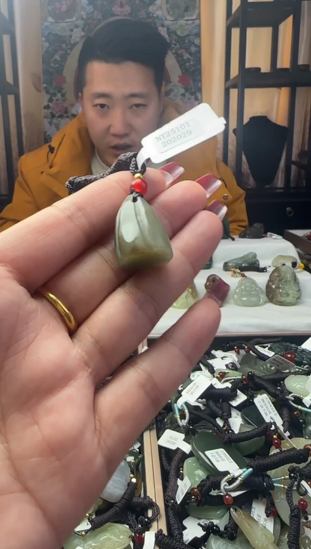 颈饰未镶嵌和田玉和田玉吊坠4