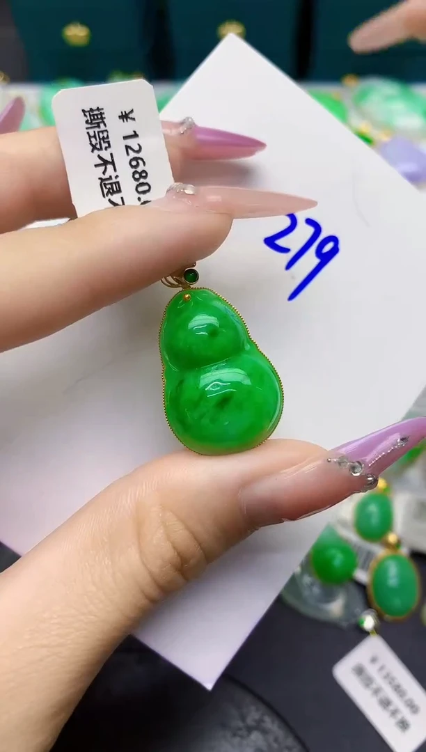 颈饰18K金镶嵌翡翠缅甸天然翡翠A货