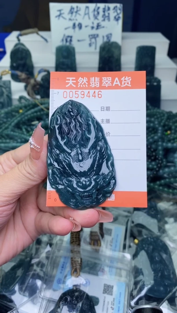 翡翠未镶嵌颈饰