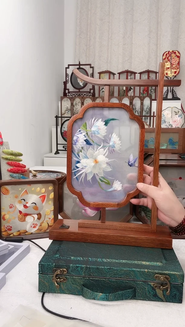 扇子苏绣作品手工摆台