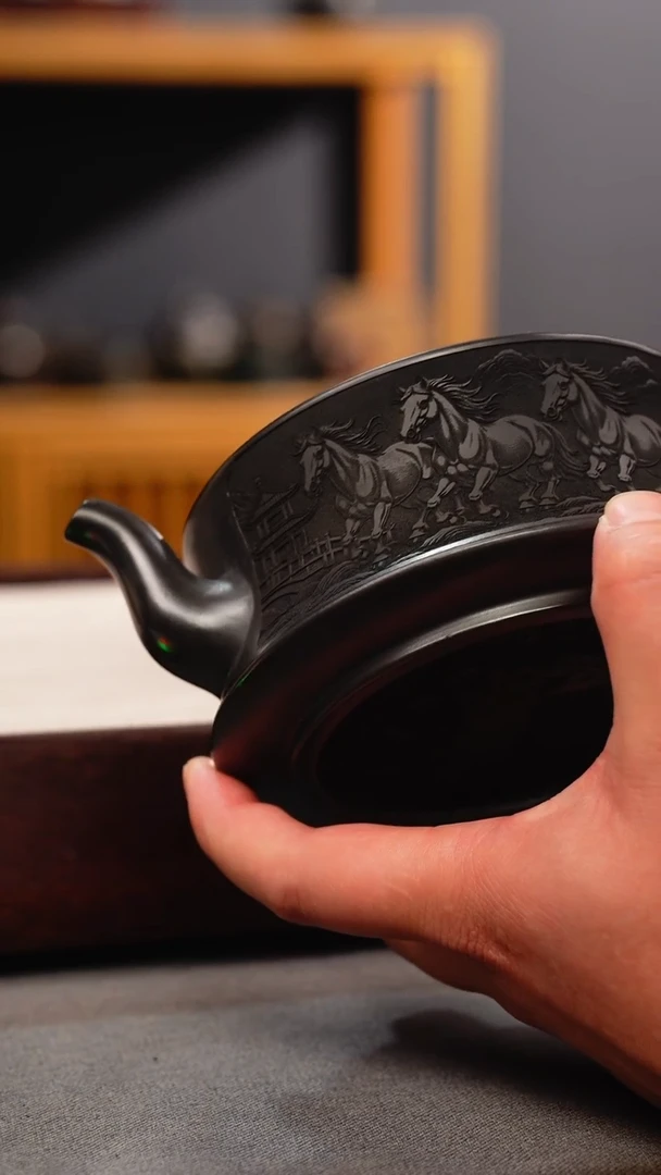 茶壶紫砂石黄 马踏飞燕 刻绘