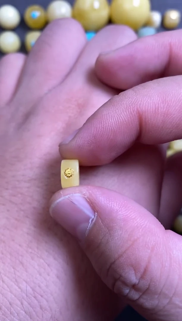 蜜蜡18K金镶嵌珠宝奇石9*5