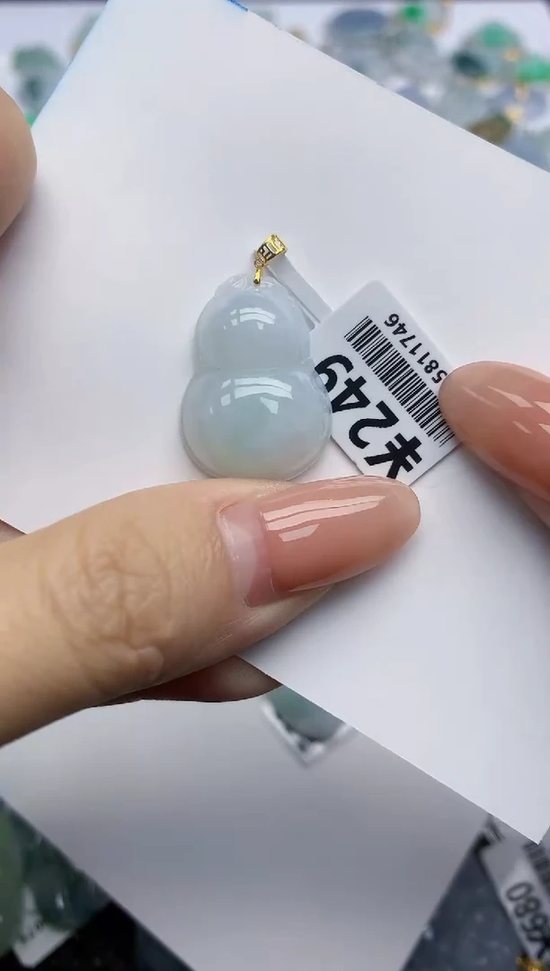 【闪购商品】翡翠挂件18K金镶嵌天然翡翠A货