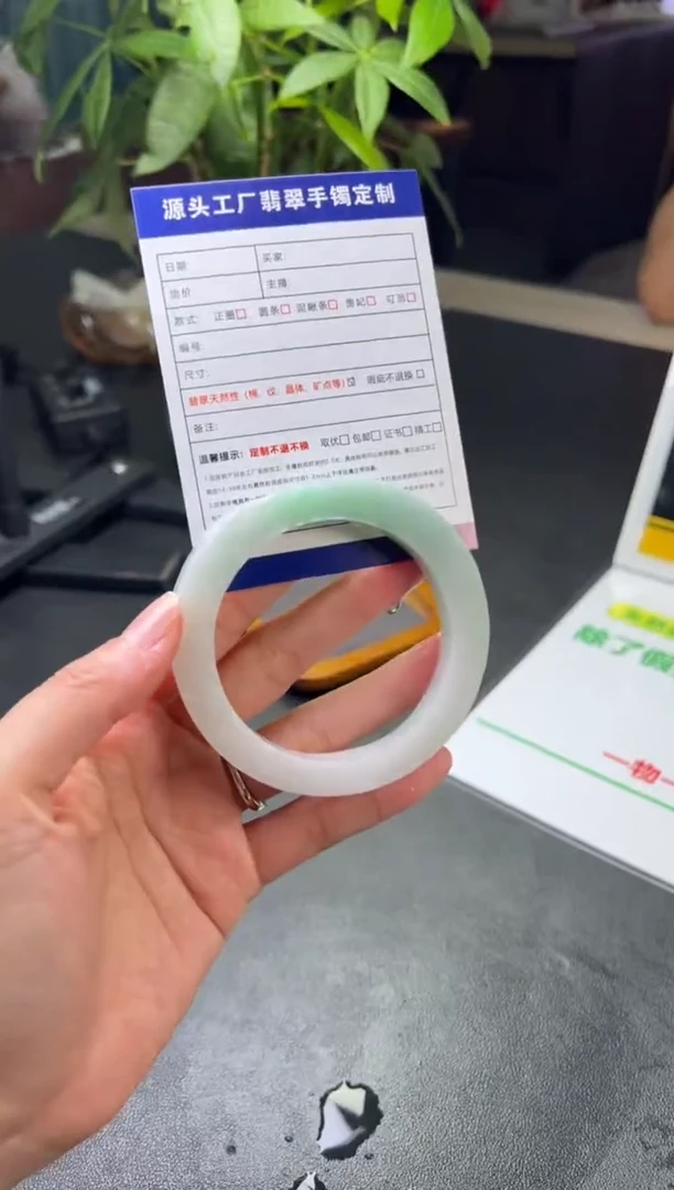 定制翡翠手镯未镶嵌不退换