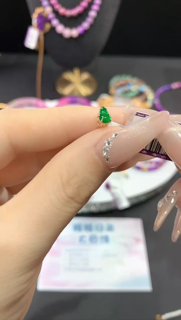 颈饰18K金镶嵌翡翠提溜