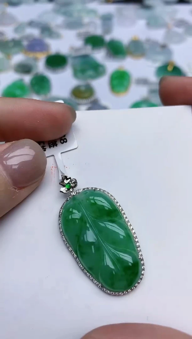 【闪购商品】翡翠颈饰18K金镶嵌天然翡翠A货