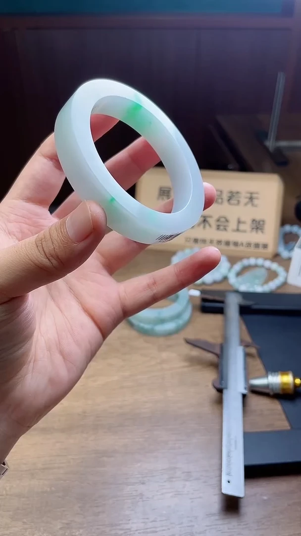 定制翡翠手镯未镶嵌定制