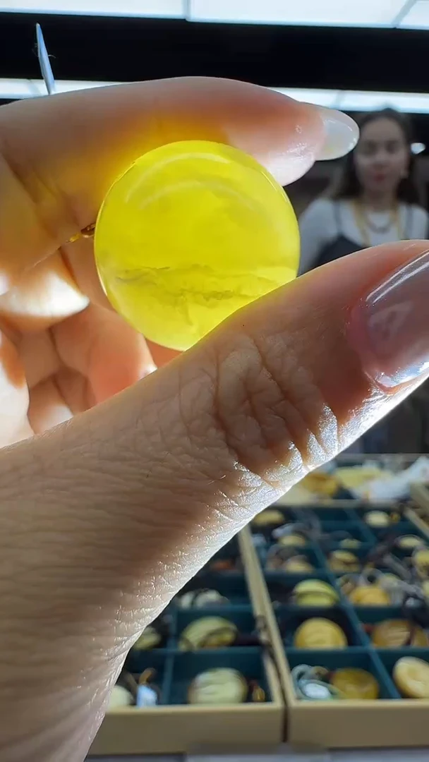 琥珀颈饰未镶嵌139秒拍号 假一罚三