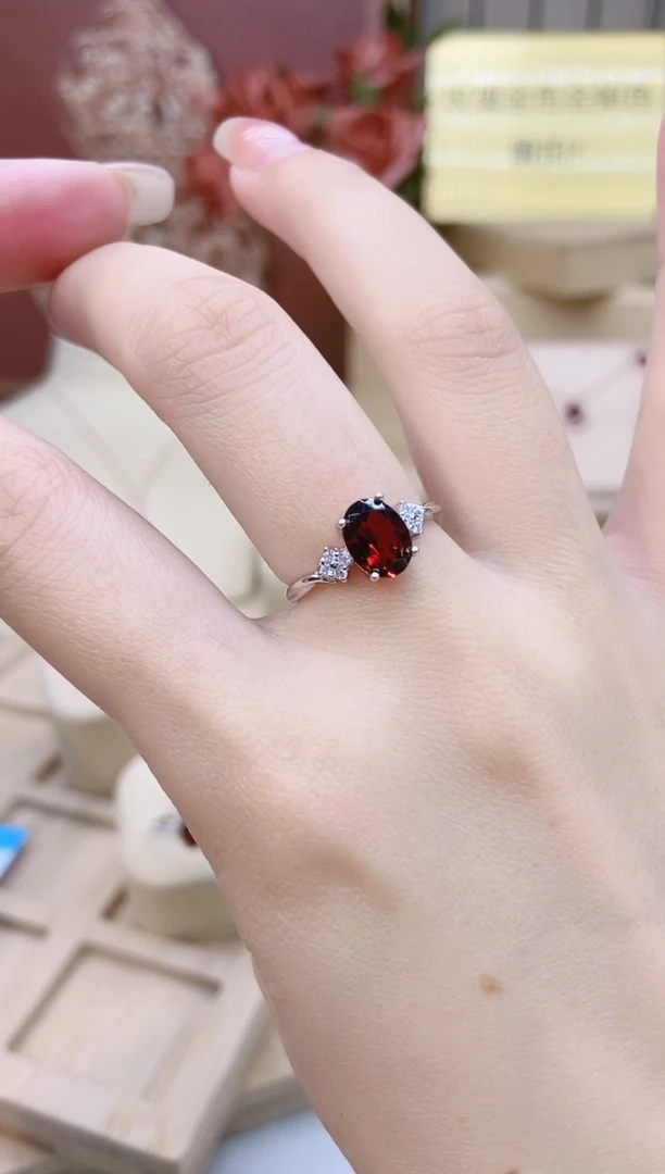 【闪购商品】石榴石戒指银S925镶嵌栩生/白