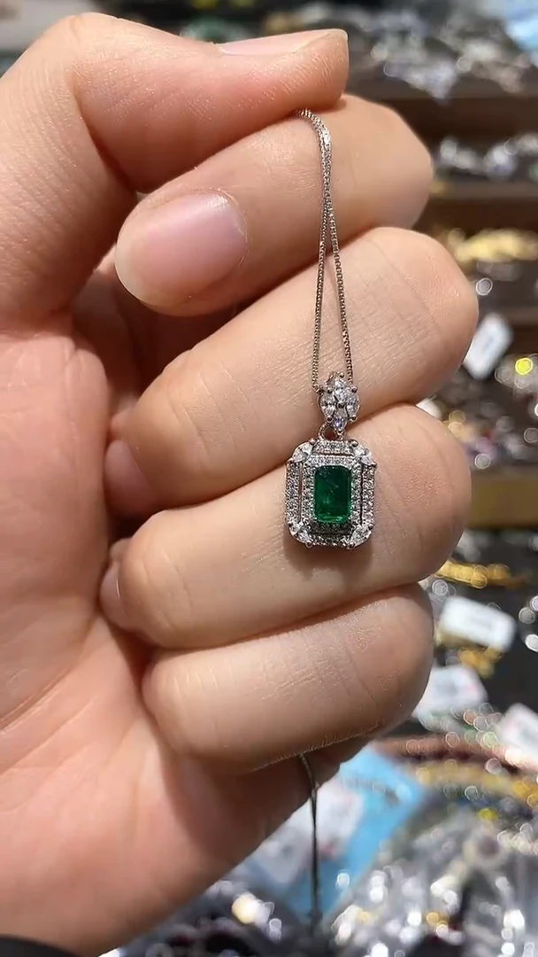 【闪购商品】祖母绿颈饰银S925镶嵌吊坠