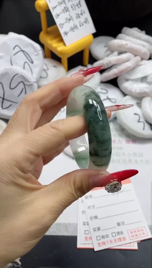 【闪购商品】石英质玉手镯未镶嵌232