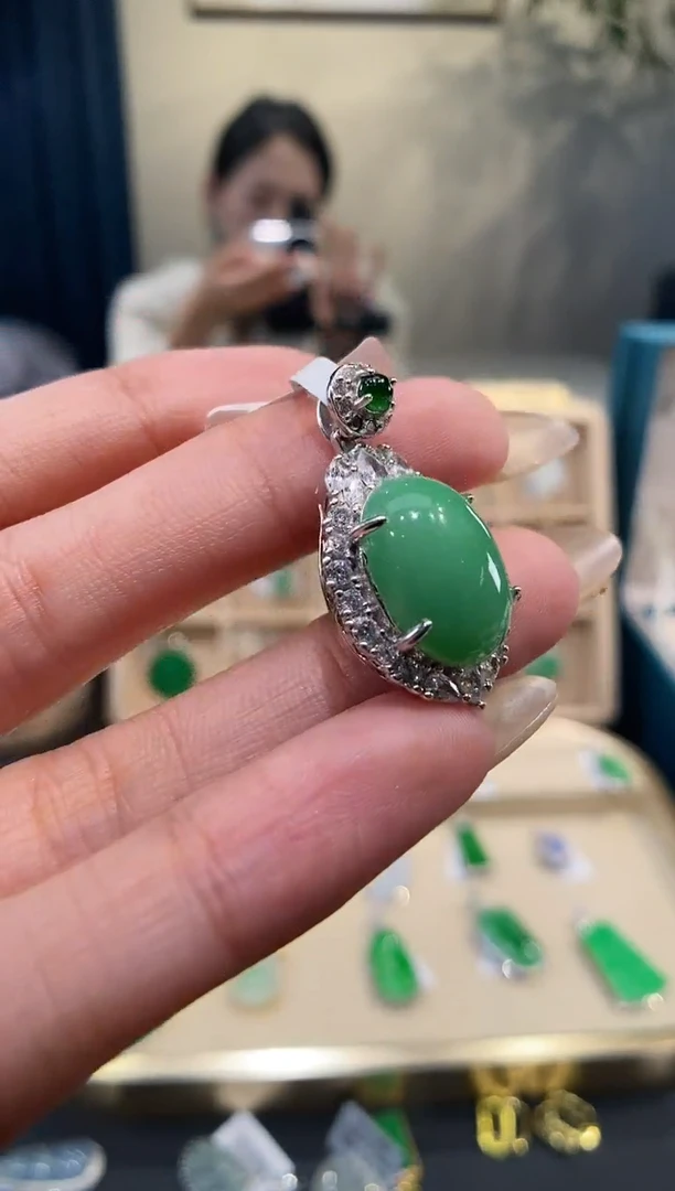 【闪购商品】翡翠吊坠(不含链)银S925镶嵌蛋面