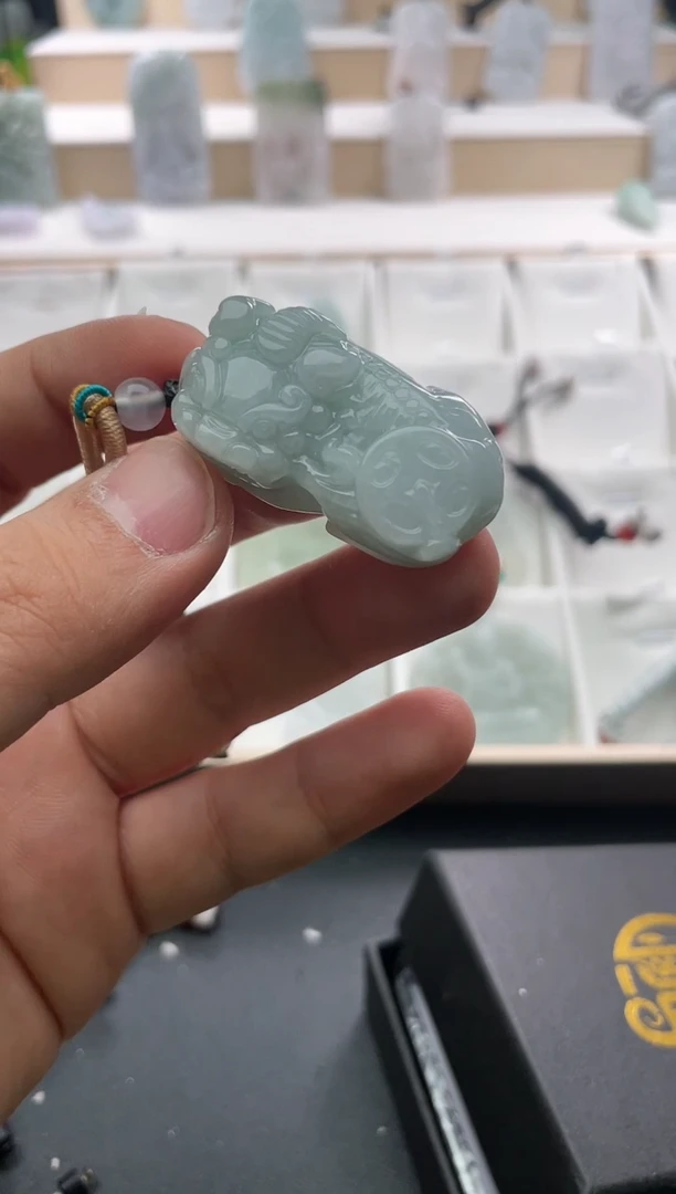 翡翠未镶嵌颈饰..../4/17/ 194