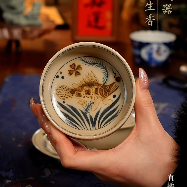 雨溪山房/釉里金鱼藻炉式杯