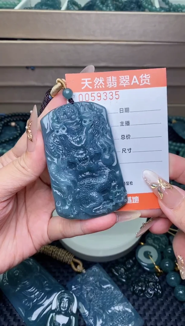 翡翠未镶嵌颈饰