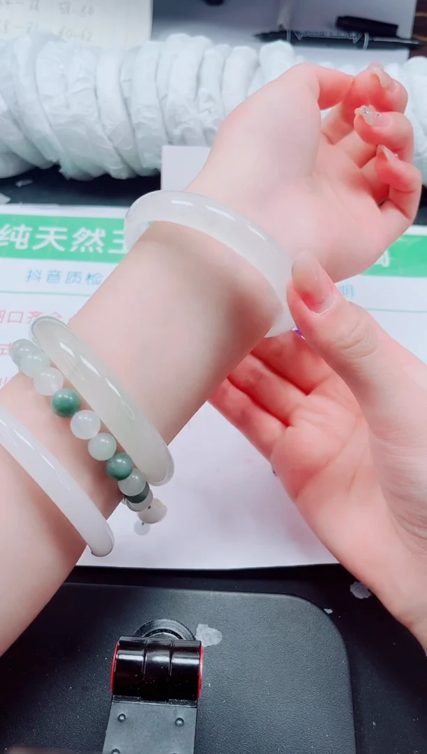 石英质玉手镯未镶嵌233-54/55