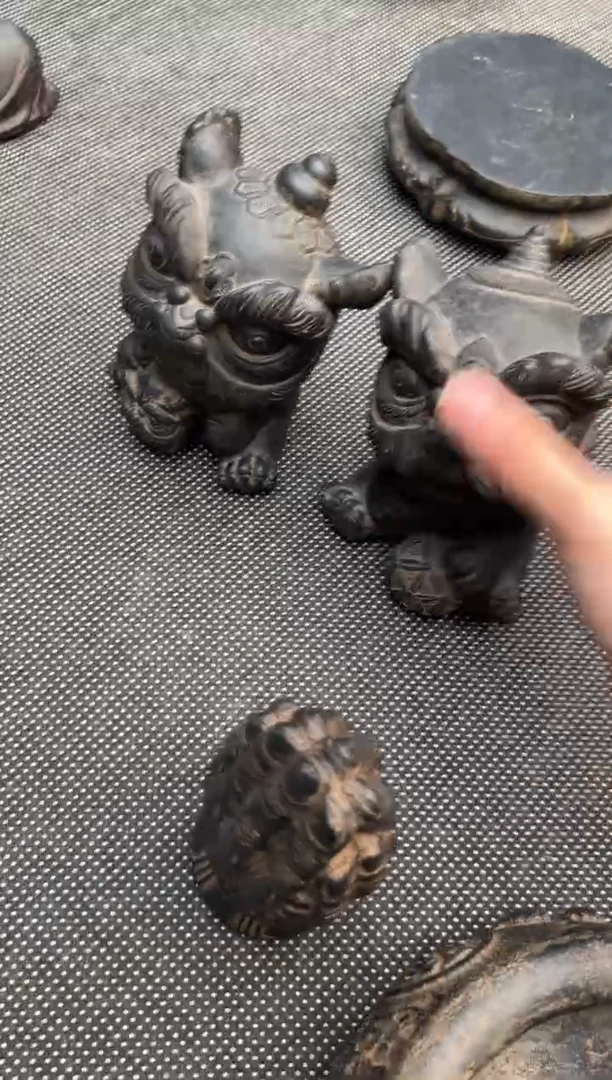 陶土醒狮一对火山泥