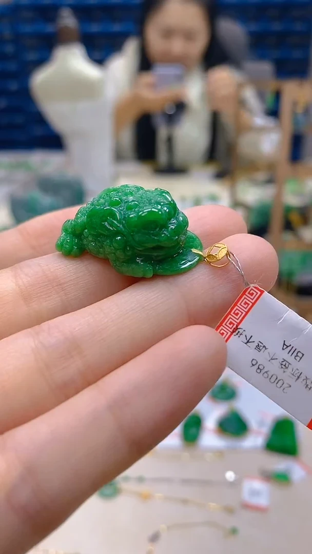 颈饰18K金镶嵌翡翠新号开播 全场乱卖