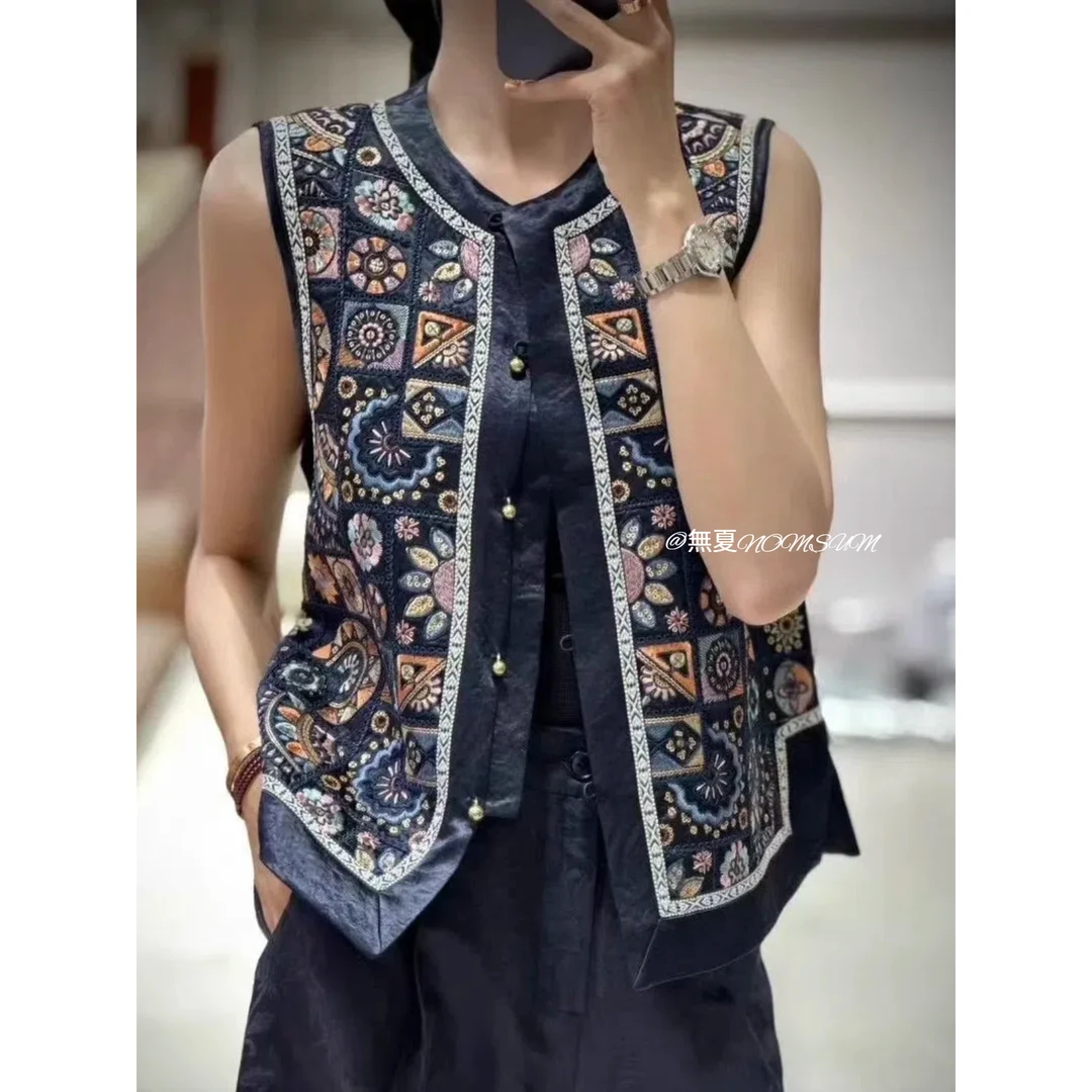 無夏高端民族风重工刺绣缎面马甲女复古圆领时尚新中式坎肩叠穿