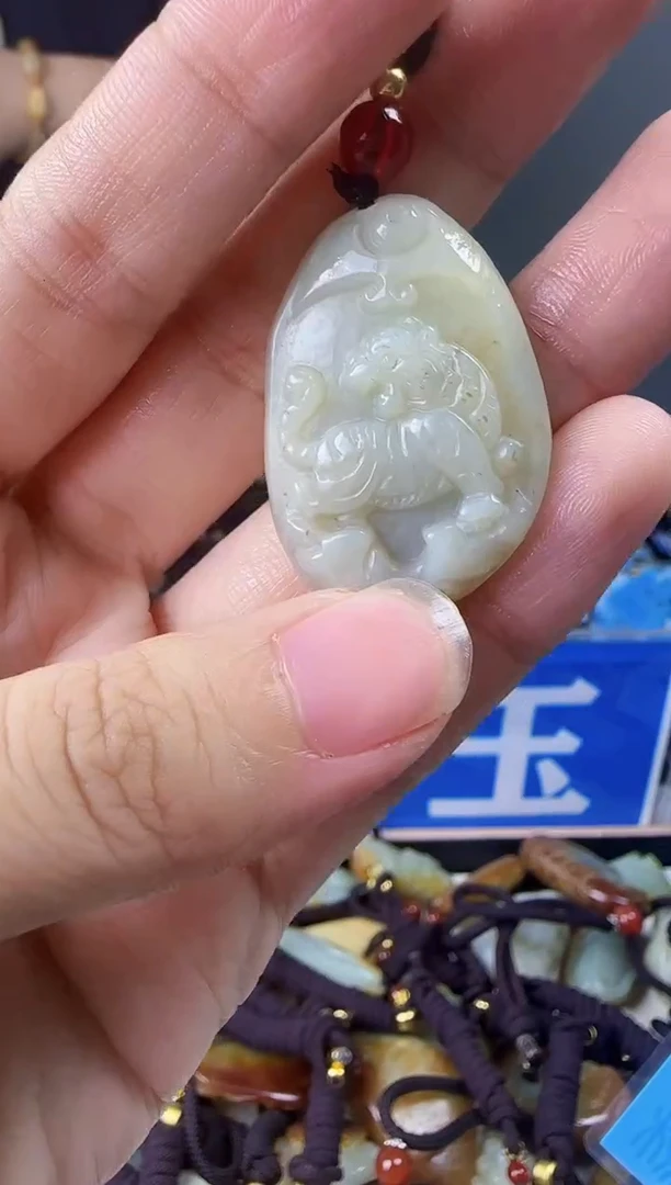 和田玉未镶嵌颈饰1