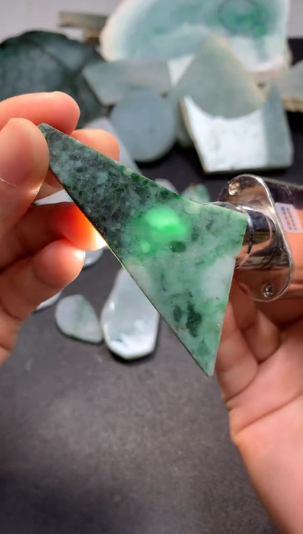 【闪购商品】翡翠颈饰未镶嵌料子