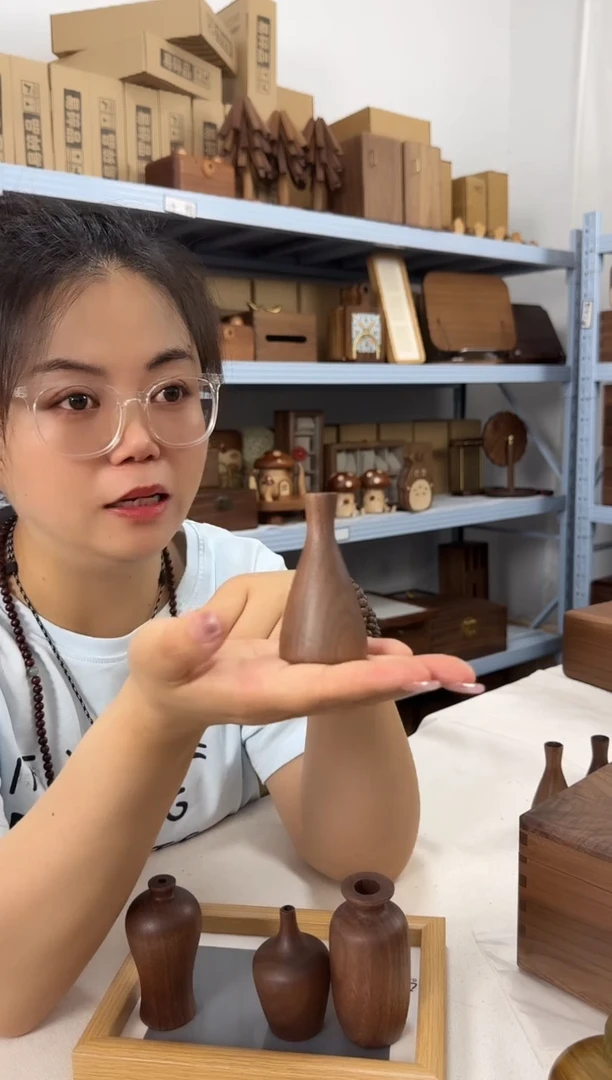 木黑胡桃实木花瓶摆件