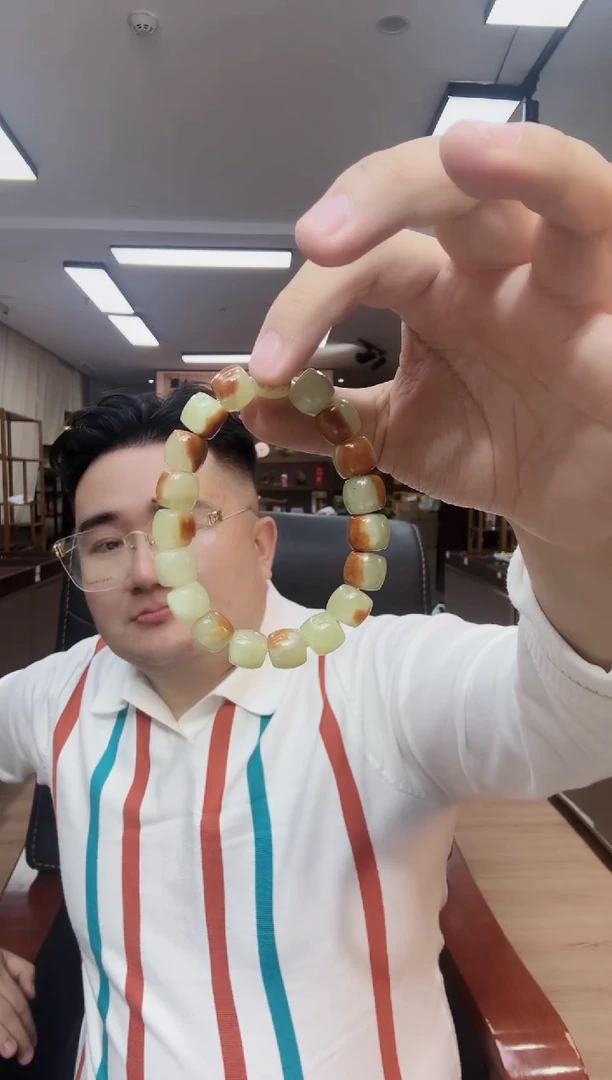 颈饰未镶嵌透闪石质玉桃*岛多样性随机发货其一