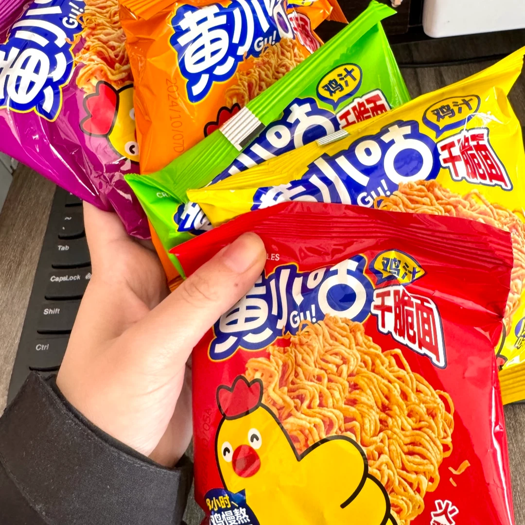 黄小咕鸡汁涂层干脆面番茄牛腩味酥脆追剧解馋休闲零食