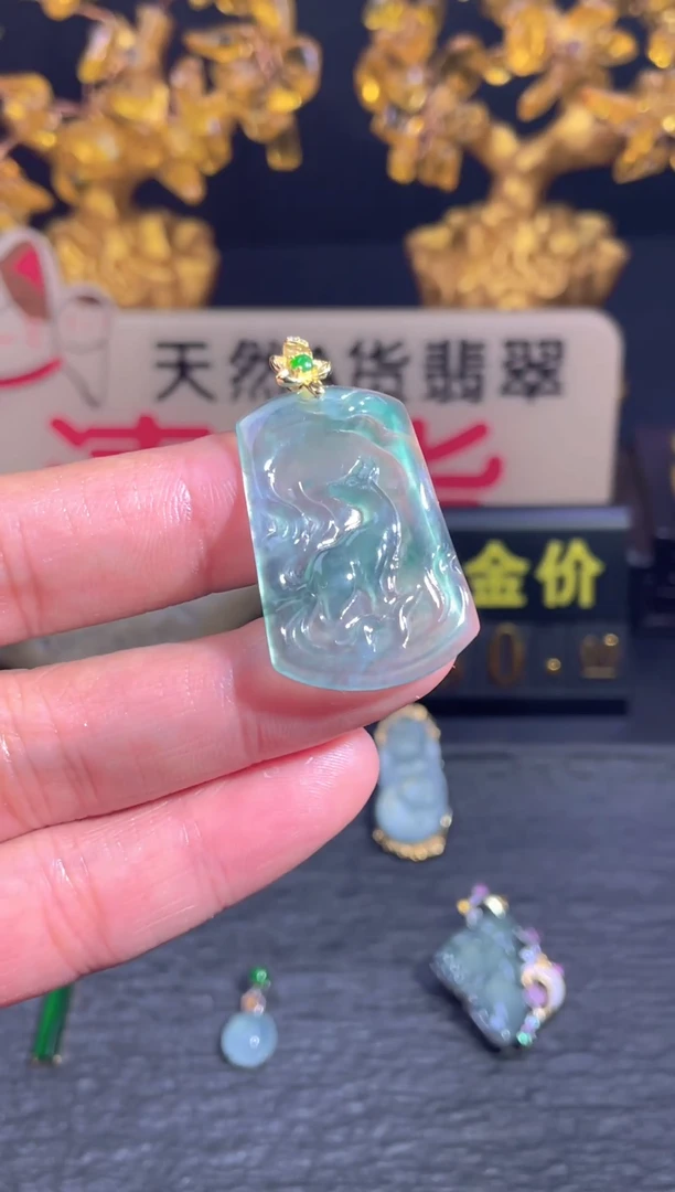 翡翠未镶嵌颈饰