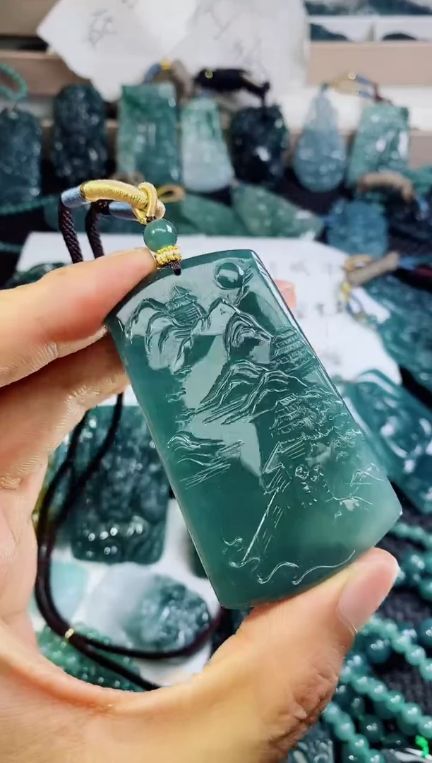 翡翠未镶嵌颈饰
