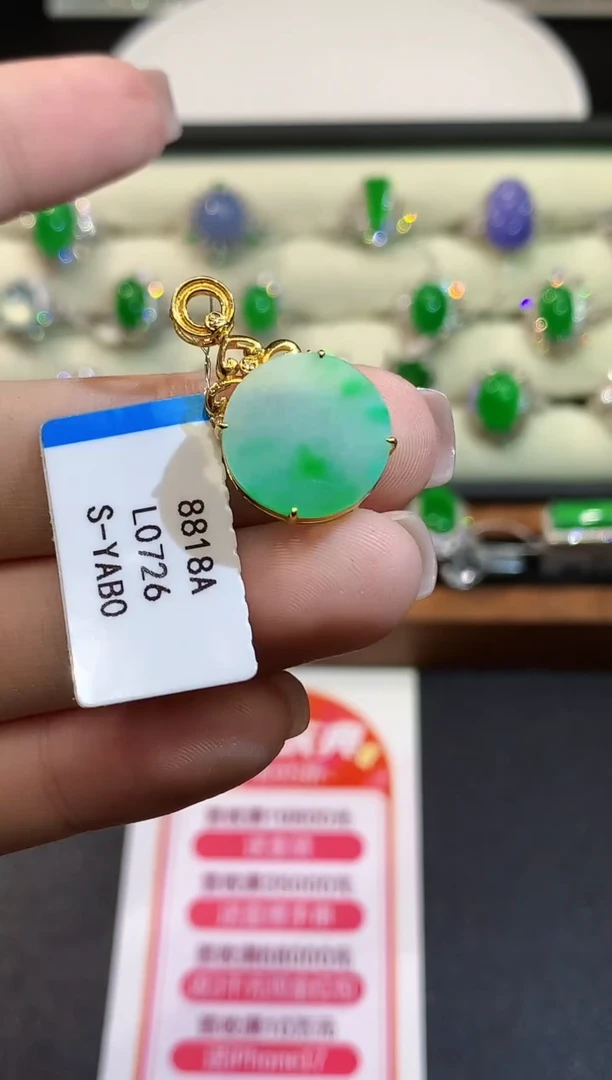 18K金镶嵌戒指翡翠多样性发其一