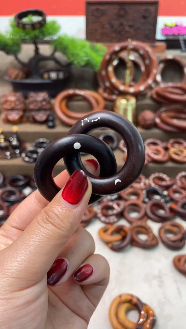 木枣木玉化2.5乾坤圈镶银六七星日月全品加挂绳一物一拍