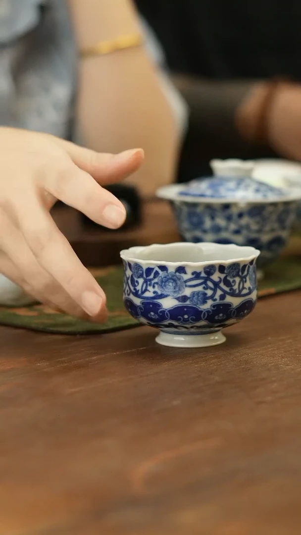 焱谷窑葵口缠枝牡丹单杯