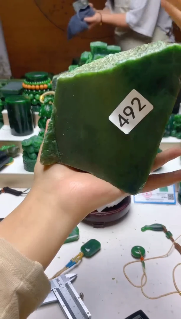 未镶嵌和田玉（碧玉）珠宝半成品0