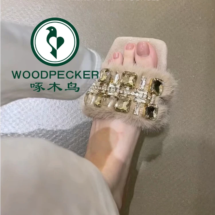 啄木鸟法式水钻一字拖鞋女不累脚方头粗跟凉拖鞋女外穿百搭毛毛鞋