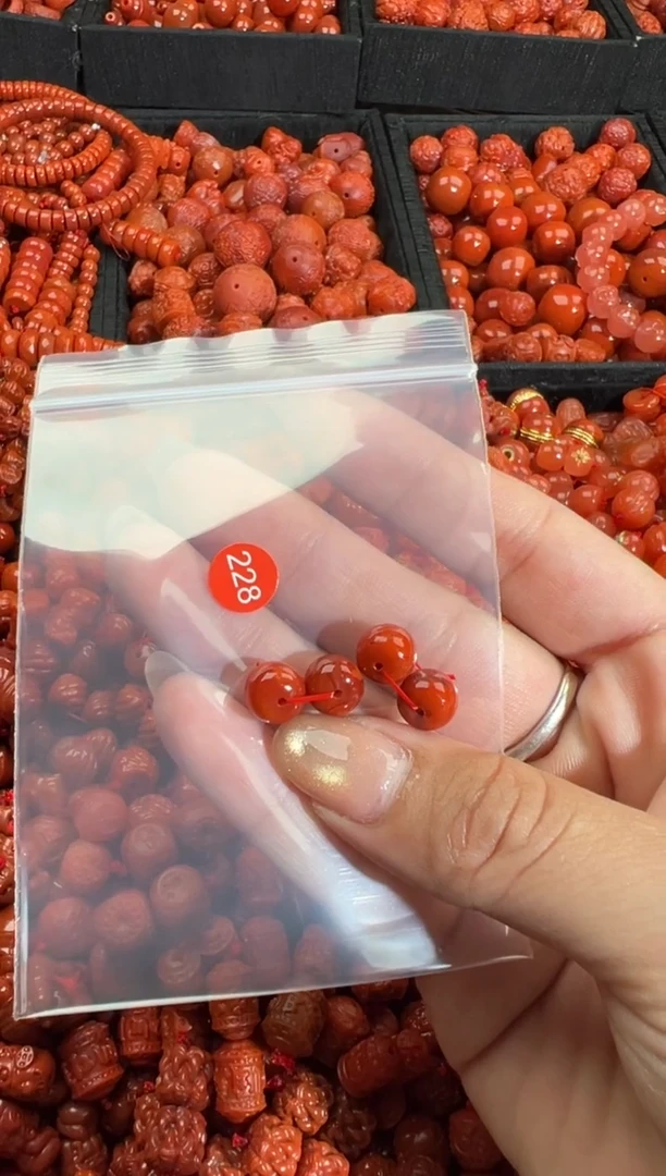 南红玛瑙未镶嵌颈饰1